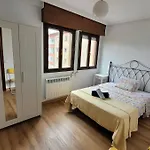 Con Cocina Abierta Y Vistas Verdes Apartment *