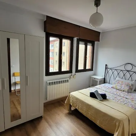 Con Cocina Abierta Y Vistas Verdes Apartment