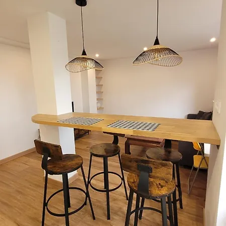 Con Cocina Abierta Y Vistas Verdes Appartamento