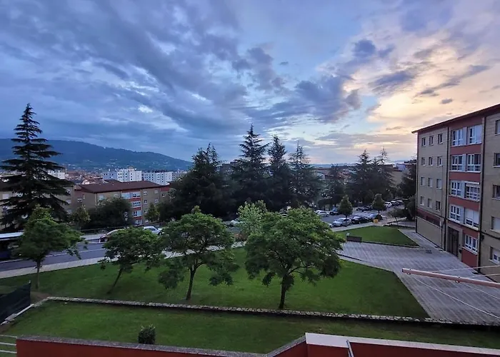 Con Cocina Abierta Y Vistas Verdes *