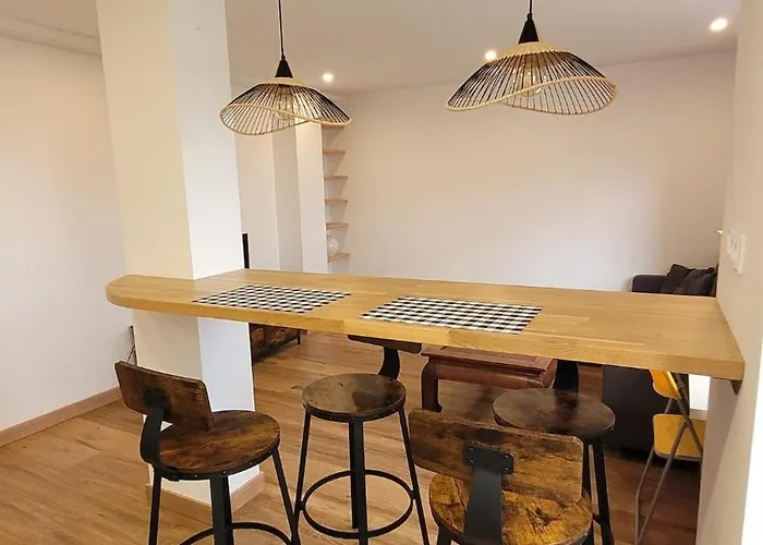 Con Cocina Abierta Y Vistas Verdes Apartment